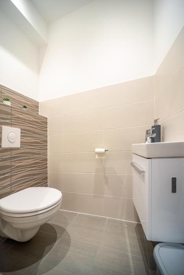 Grace Pine Apartment 3 Budapest Exterior foto