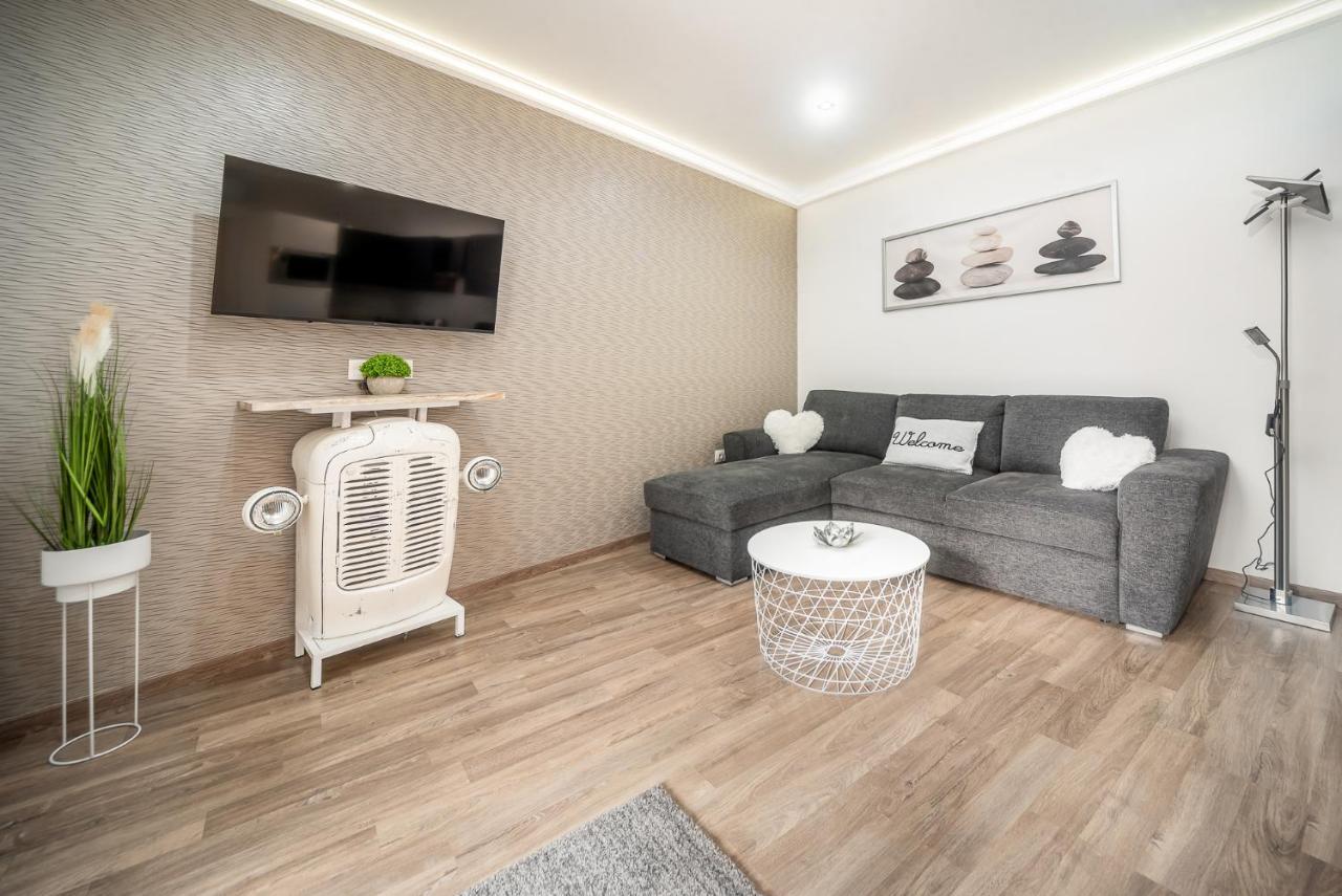 Grace Pine Apartment 3 Budapest Exterior foto